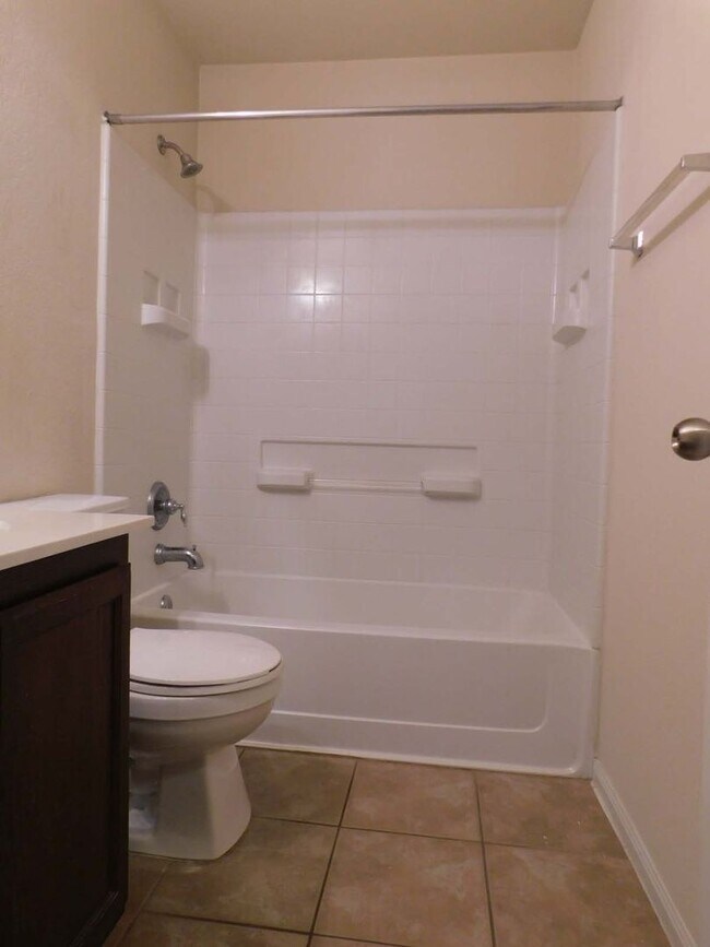 Building Photo - Available Now!!!! Beautiful home located i...