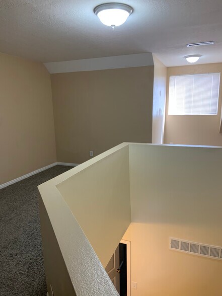 Building Photo - 1045 S 1200 W