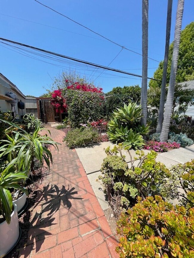Building Photo - Westchester Home Perfect for Plant/Garden ...