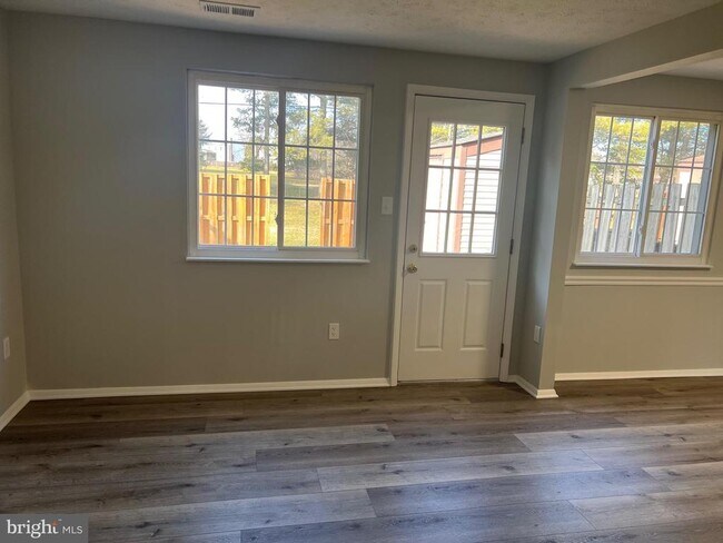 Building Photo - 132 Savannah Ct