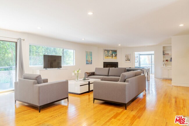 Building Photo - 110 N Barrington Ave