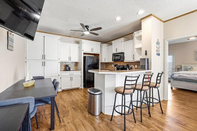 Building Photo - 2164 Tanglewood Blvd