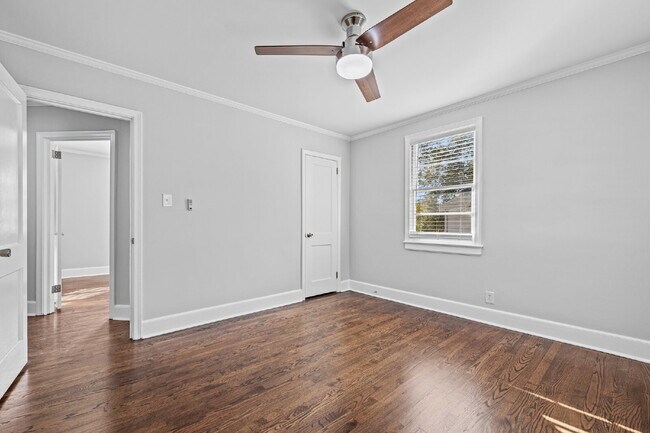 Building Photo - "2-Bed Bungalow with Granite Touches & Gleaming Hardwoods in Durham!"