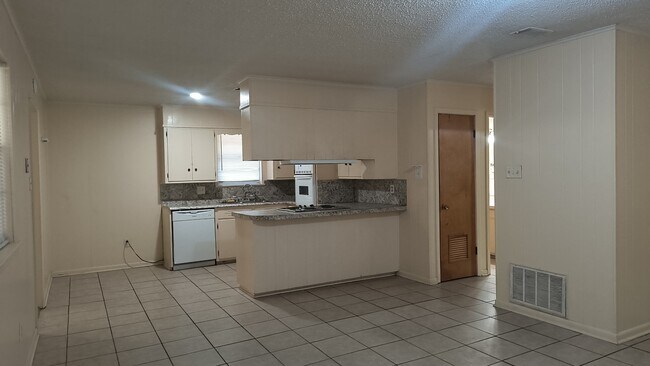 Building Photo - 7211 Rustic Cir