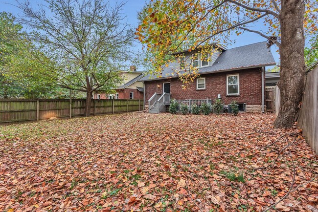 Building Photo - Total remodeled East Nashville Beauty!