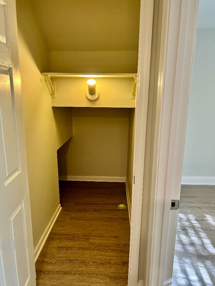 Building Photo - 555 Picketts Bend Ct