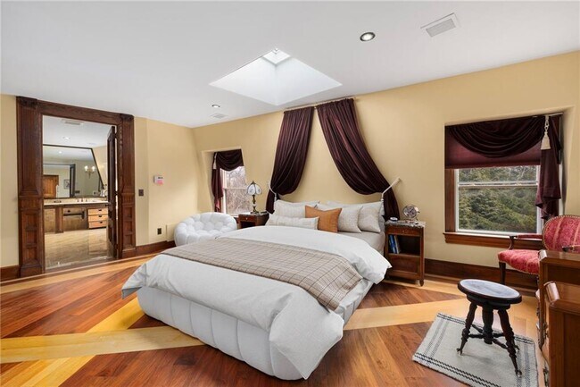 Building Photo - 60 Old Beach Rd