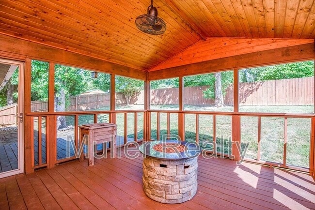 Building Photo - 10837 Dineen Dr