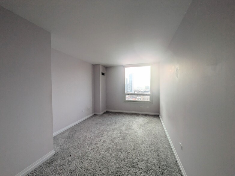 second bedroom - 33 W Ontario St