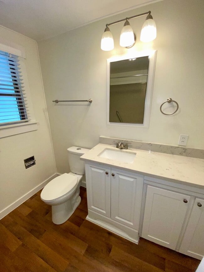 Building Photo - D&B Homes