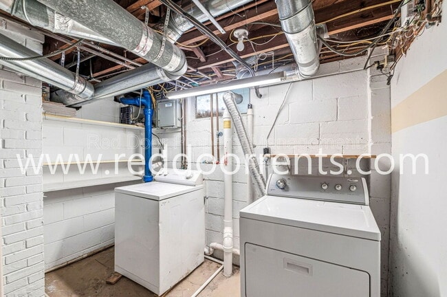 Building Photo - 6115 Indianola Ave