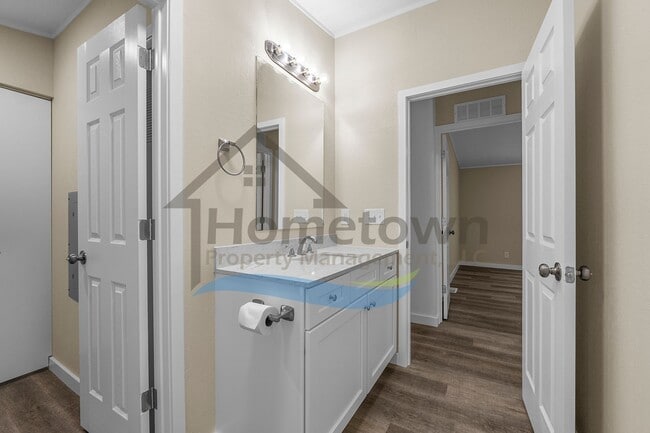 Building Photo - 3 Bedroom 2 Bathroom Home in a Rustic Setting with Mountain Views Available in Blanchard!