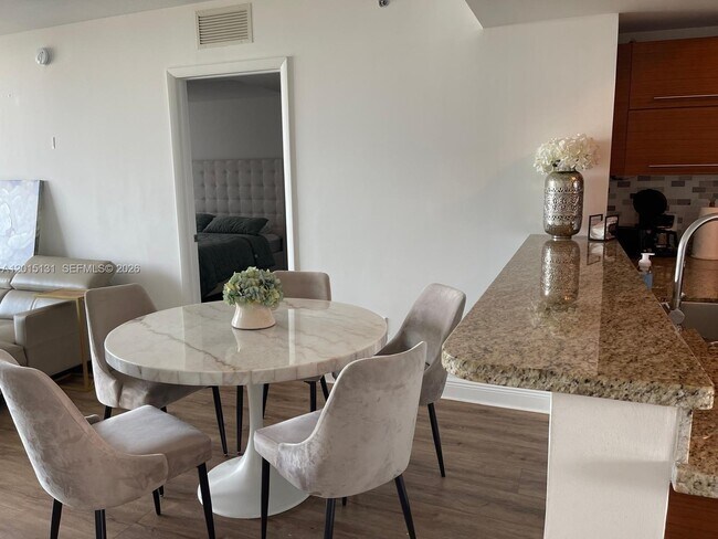 Building Photo - 2681 N Flamingo Rd