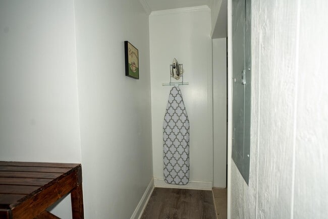 Building Photo - 130 Ella St