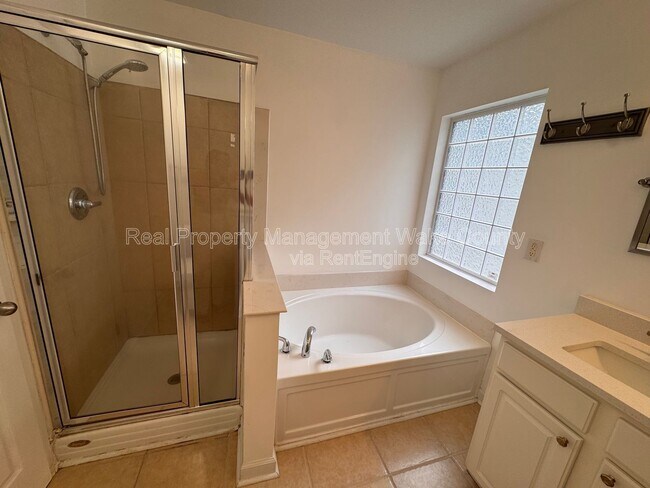 Building Photo - 912 Spring Meadow Dr