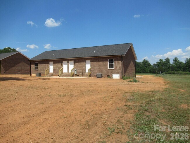 Building Photo - 427 Northbrook III School Rd