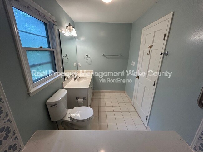 Building Photo - 4500 Connell Dr