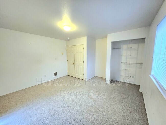 Building Photo - 24550 S Kingston Rd NE