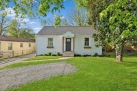 Building Photo - 902 Broadmoor Dr