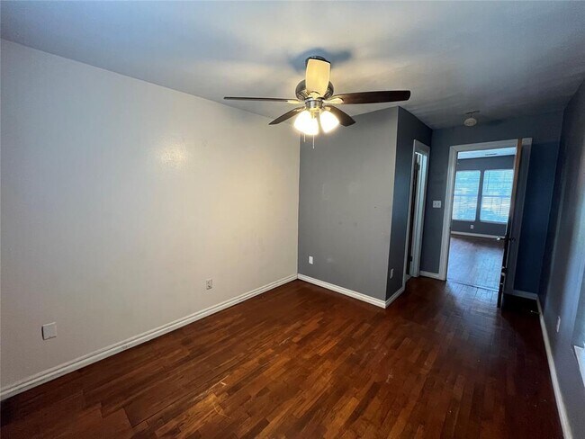 Building Photo - 312 N 6th St