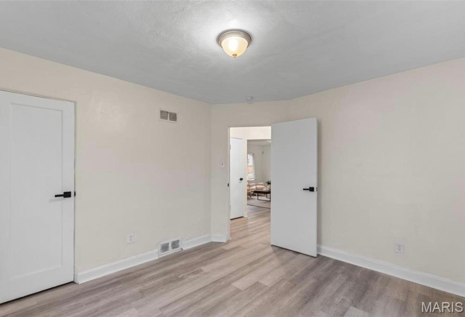 Building Photo - 9848 Lorna Ln