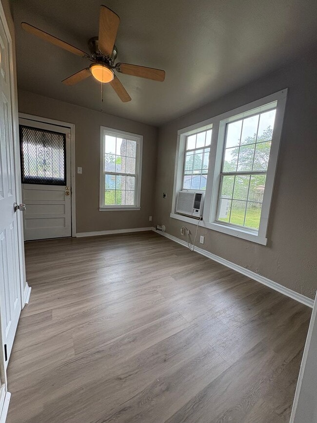Building Photo - Gorgeously remodeled 4 bedroom/1 bath with carport!