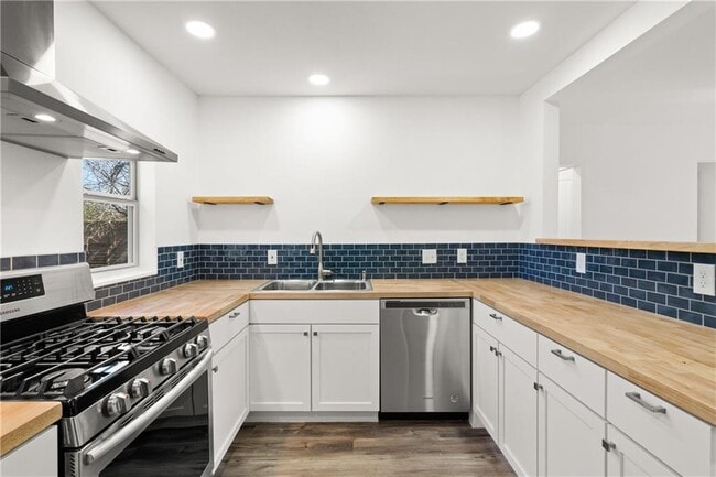 Building Photo - 214 W Davilla St