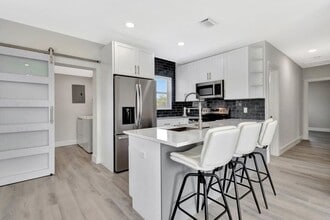 Building Photo - 1335 Lee St