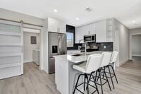 Building Photo - 1335 Lee St