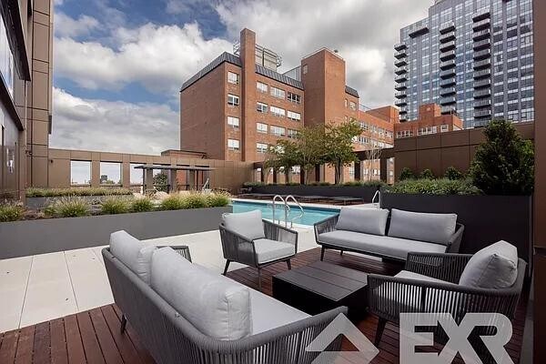 Building Photo - 2230 Cropsey Ave