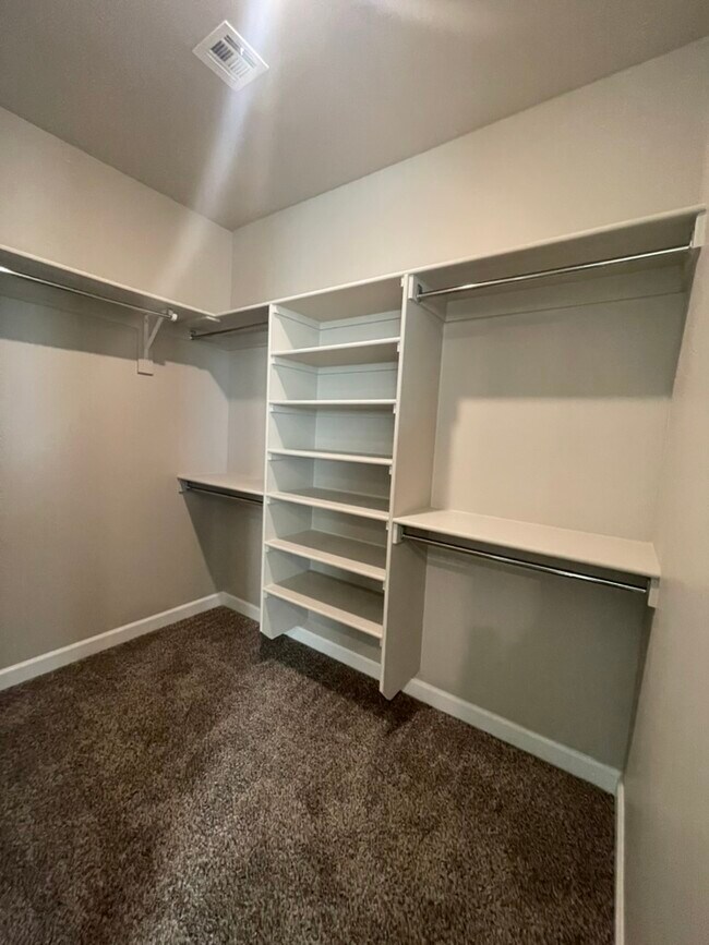 Building Photo - 2451 Camino Plata Loop NE