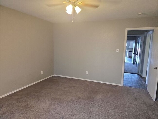 Building Photo - Richardson 2 Bedroom 2 Bathroom and 1 Car ...