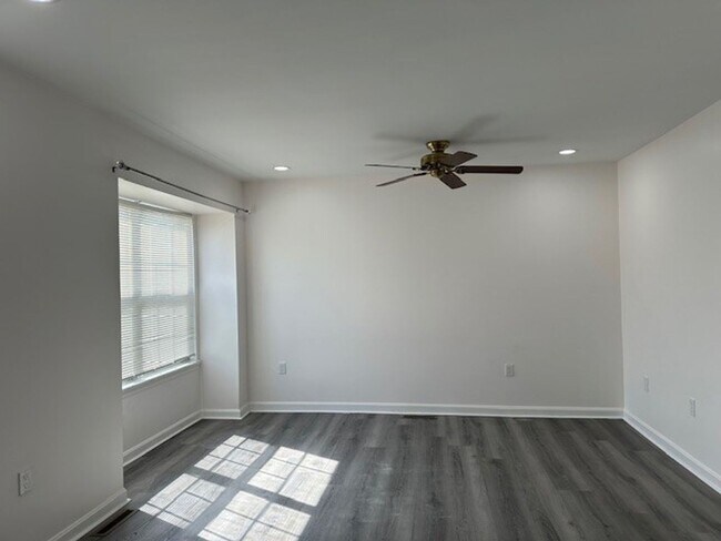 Building Photo - 6212 Spring Knoll Dr