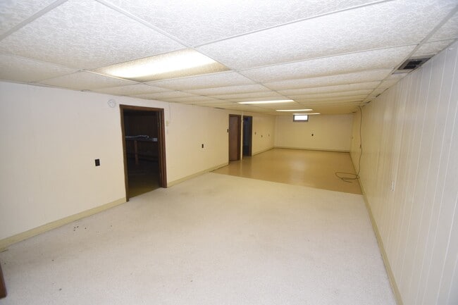 Building Photo - 3 bed / 3 bath Home for Rent in Hobart