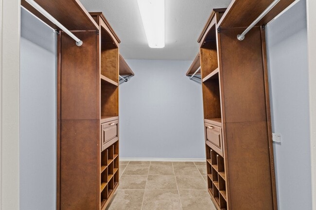 Building Photo - 218 W Williamson Ave