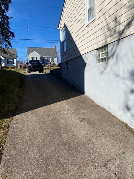 Building Photo - 5626 Leumas Rd