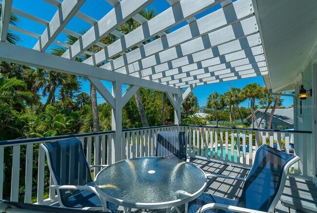 Building Photo - 305 57th St