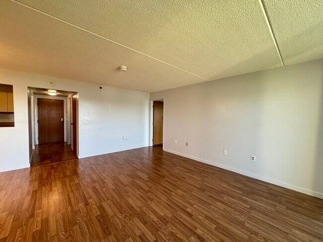 Building Photo - 200 Cove Way