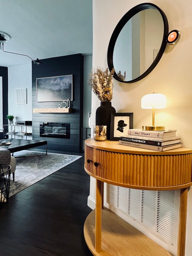 Building Photo - 2944 N Broadway