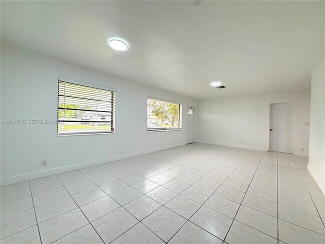 Building Photo - 1740 SW 47th Ave