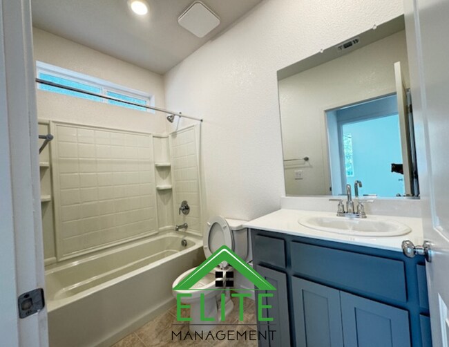 Building Photo - Beautiful 4 Bedroom, 3 Full Bath Two Story One year Old Home
