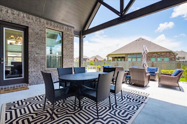 Building Photo - 5713 Fresno Ave