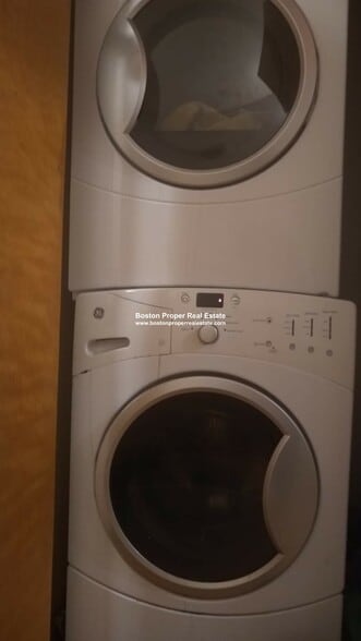 Building Photo - 5 Grove St