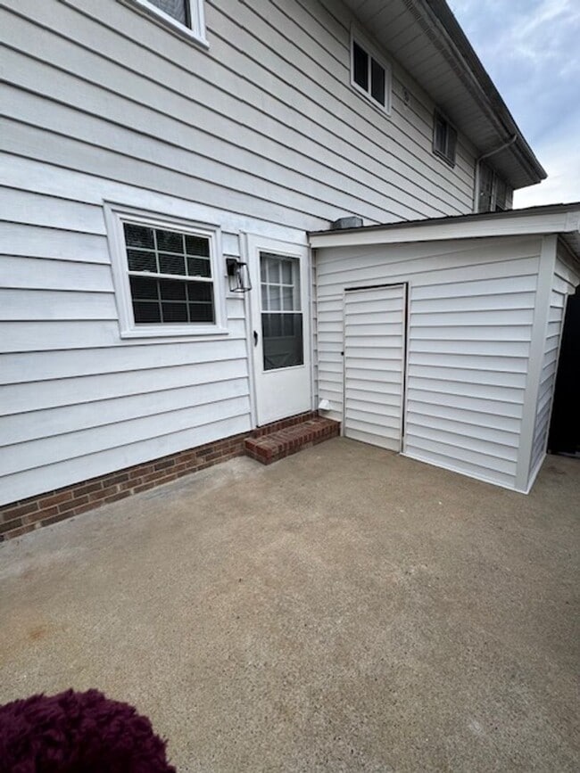 Building Photo - 610 Park Ave