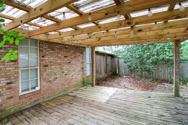 Building Photo - 114 Trace Ridge Dr