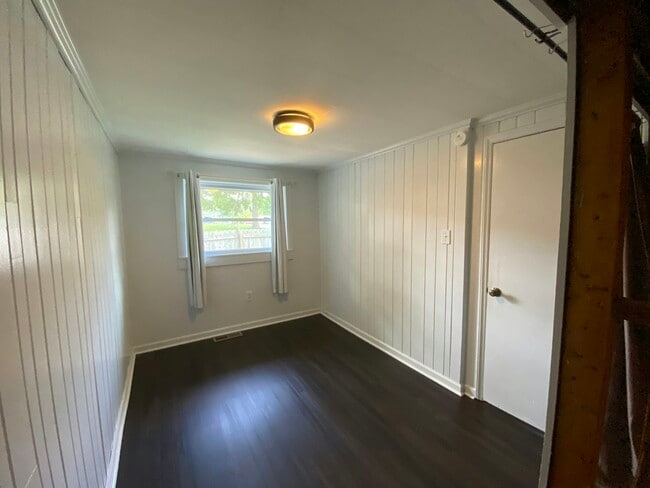Building Photo - 206 Summer St