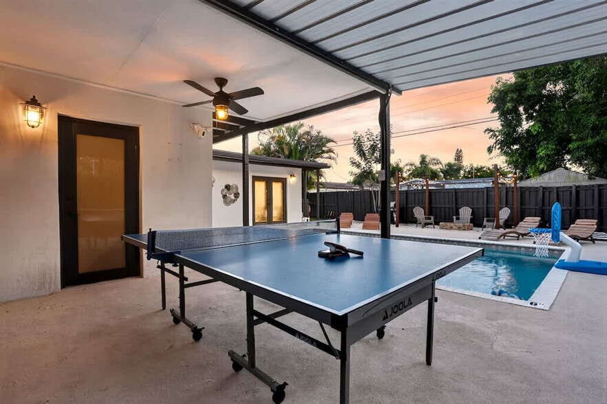 Building Photo - 6450 Perry St