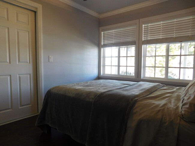 Building Photo - Beautifully Renovated 3-Bedroom Home in Va...