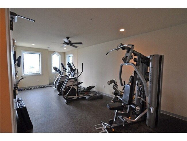 Building Photo - $250 Off First Full Month! 1 Bed 1.5 Bath Theater District Condo + Amenities