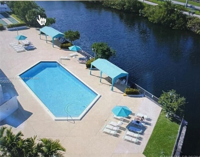 Building Photo - 3475 N Country Club Dr